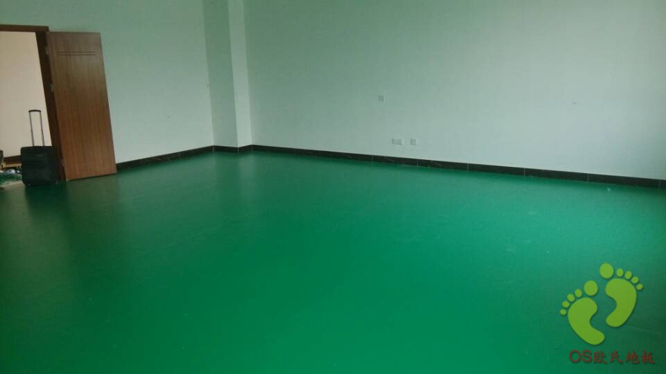 公安部邊防管理局后勤訓(xùn)練基地運動地膠鋪設(shè)