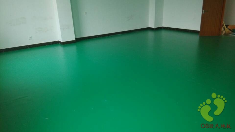 公安部邊防管理局后勤訓(xùn)練基地運動地膠鋪設(shè)